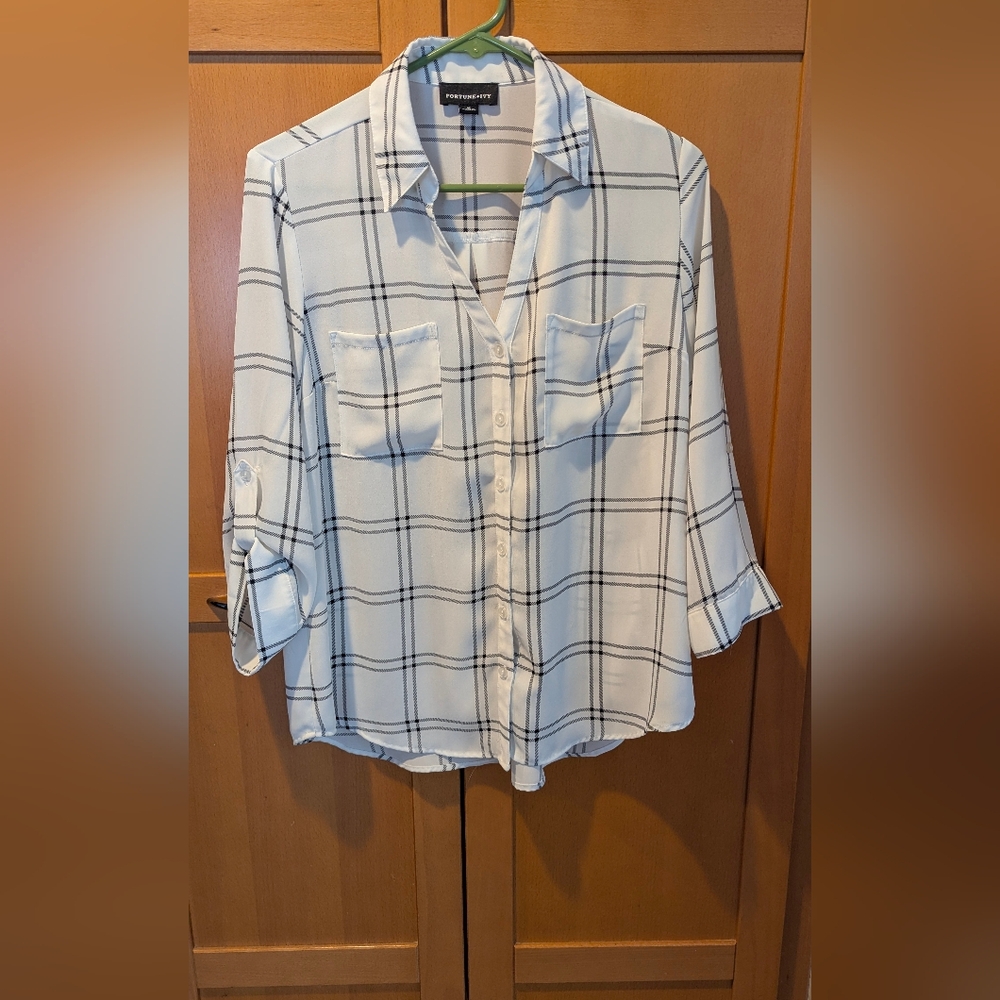 Fortune & Ivy White Plaid Blouse. Women's, Size M. 100% polyester.